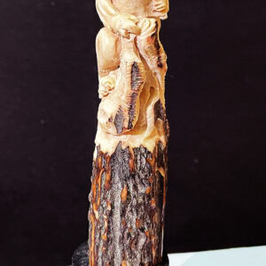 A Stunning lion carving from deer antler with custom tand - 18x3x3 cm 200g Corno di Cervo [250€]